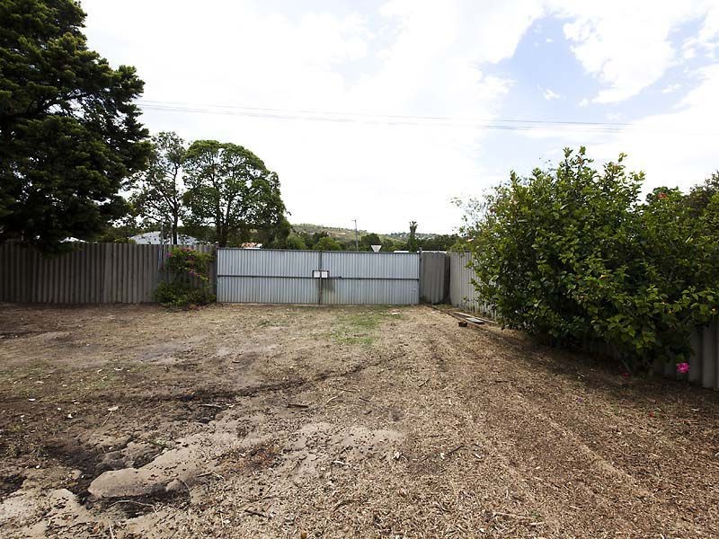 2 Stringybark Drive, Forrestfield WA 6058