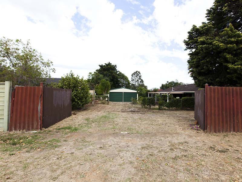 2 Stringybark Drive, Forrestfield WA 6058