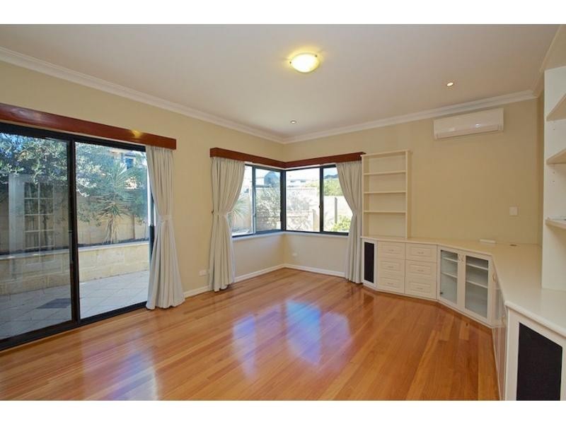 7 Algarve Way, Hillarys WA 6025