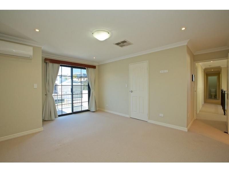 7 Algarve Way, Hillarys WA 6025