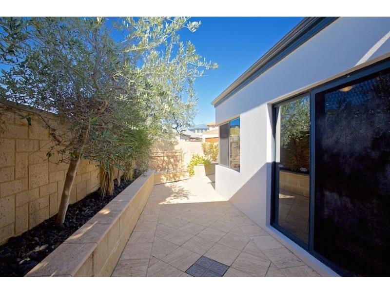 7 Algarve Way, Hillarys WA 6025