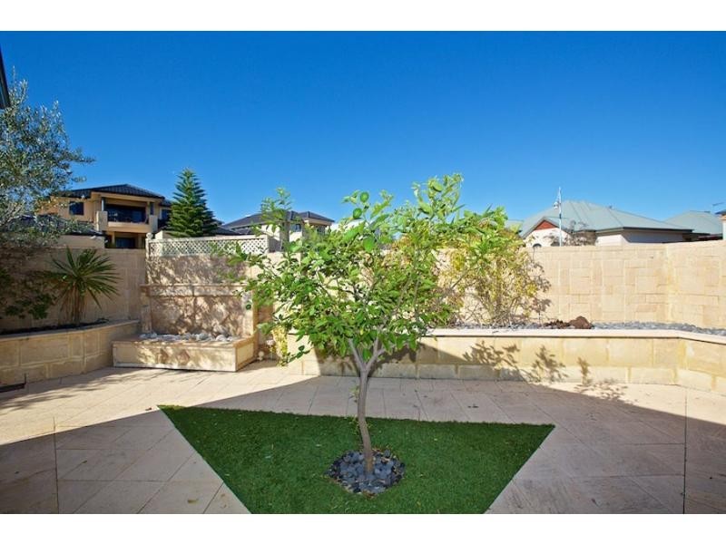 7 Algarve Way, Hillarys WA 6025