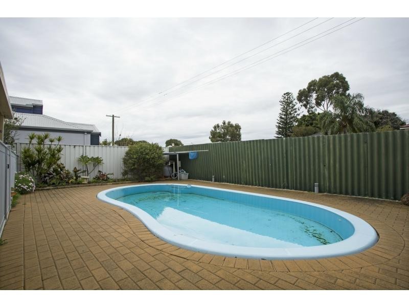 18 O’Neile Parade, Redcliffe WA 6104