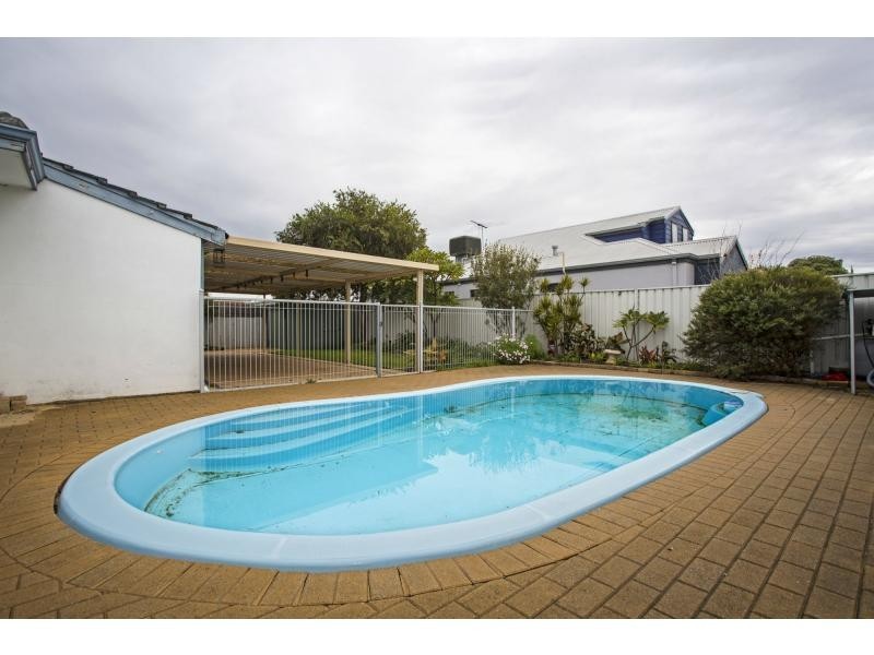 18 O’Neile Parade, Redcliffe WA 6104