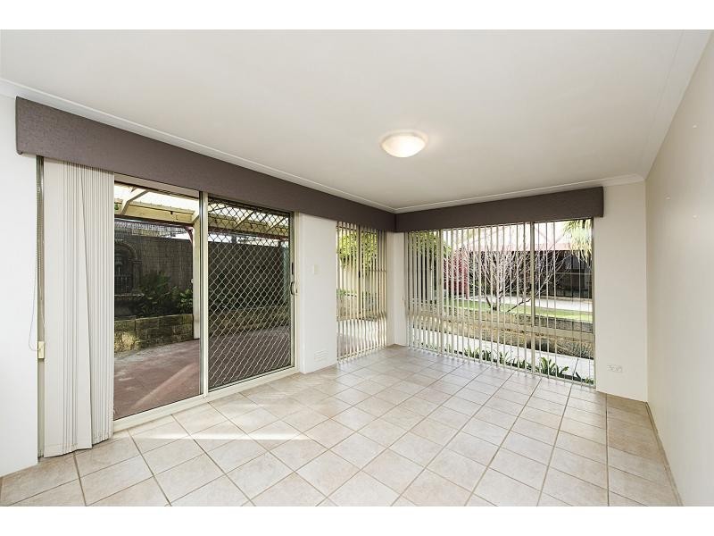 17 Mayflower Close, Port Kennedy WA 6172