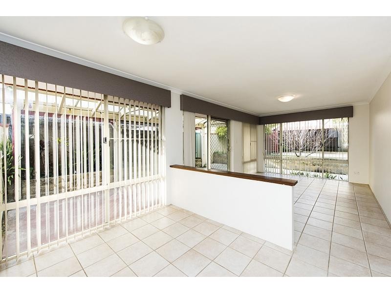 17 Mayflower Close, Port Kennedy WA 6172