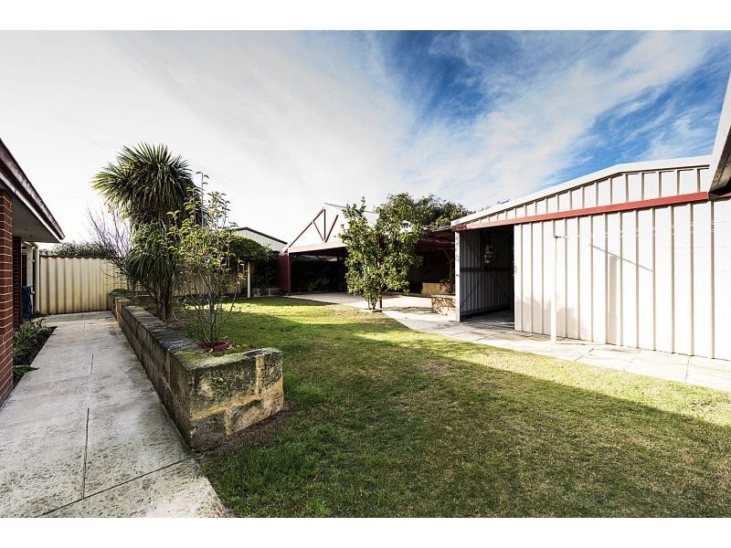 17 Mayflower Close, Port Kennedy WA 6172