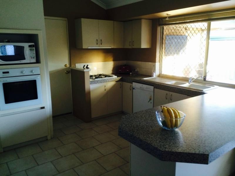 77 Inverness Circle, Camillo WA 6111