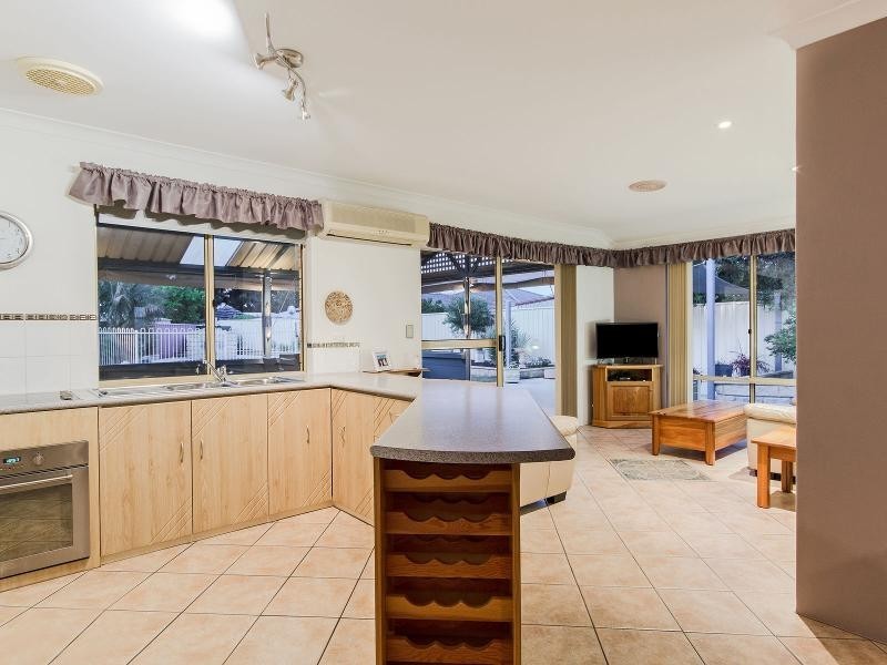 18 Bonnydoon Court, Cooloongup WA 6168