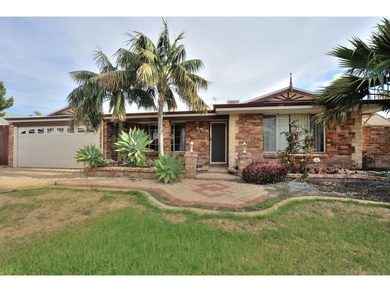 15 Montebourg Meander, Port Kennedy WA 6172