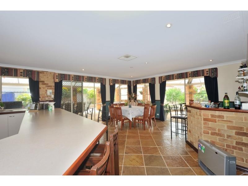 15 Montebourg Meander, Port Kennedy WA 6172