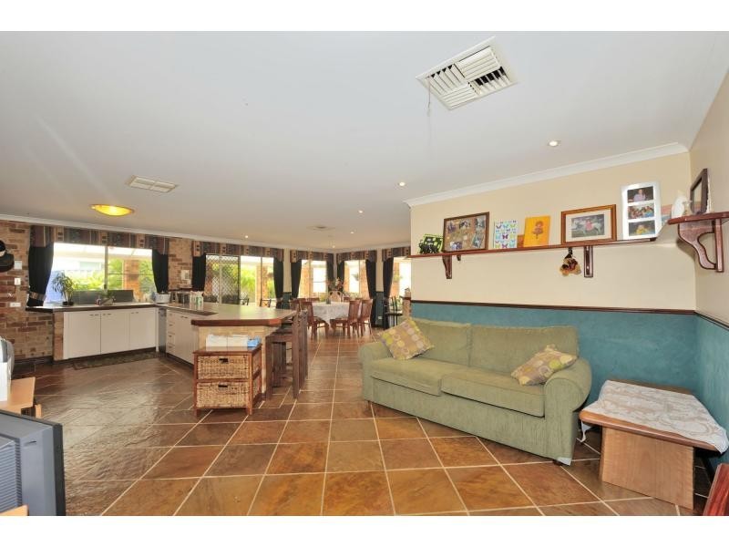 15 Montebourg Meander, Port Kennedy WA 6172