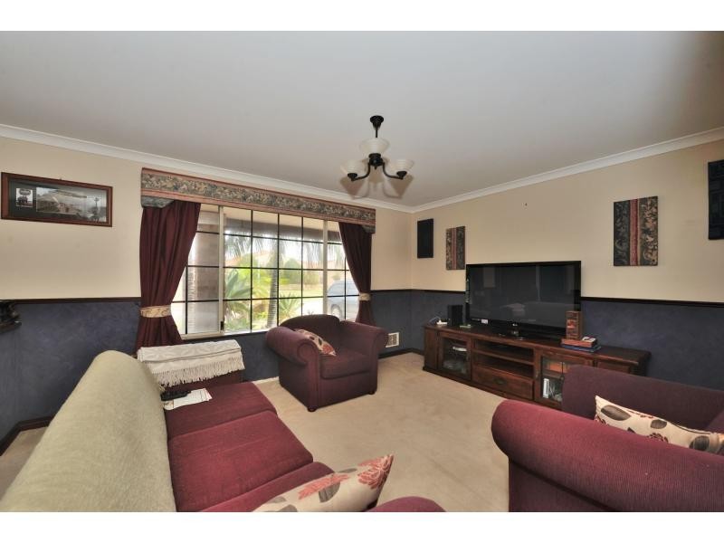 15 Montebourg Meander, Port Kennedy WA 6172