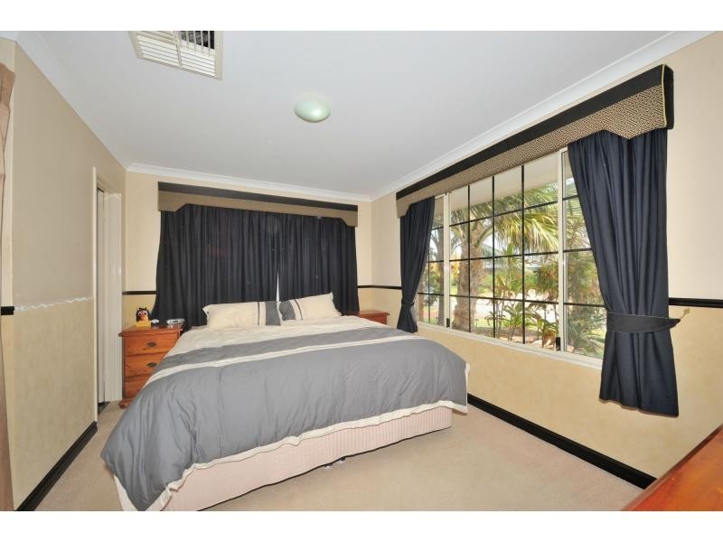 15 Montebourg Meander, Port Kennedy WA 6172