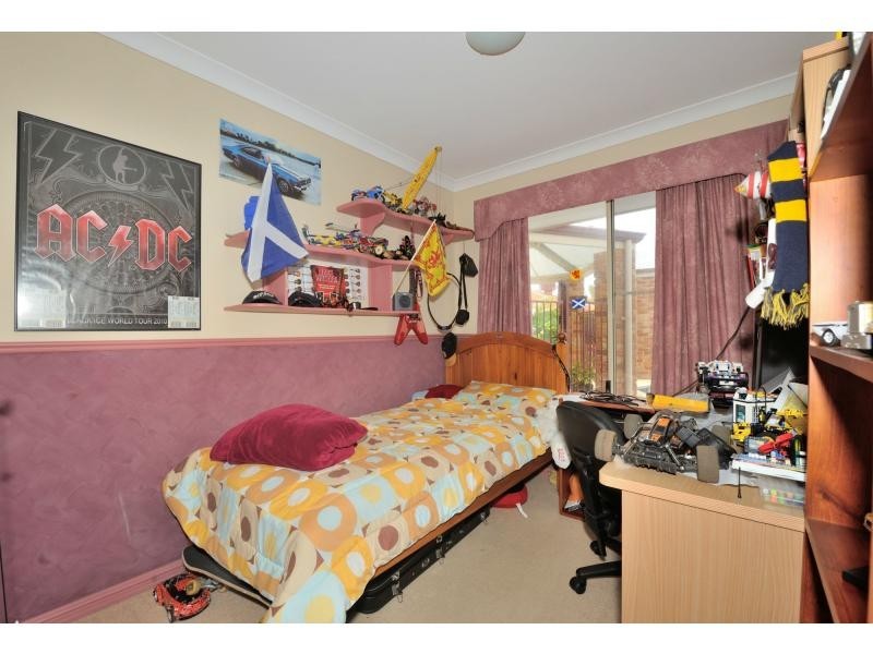 15 Montebourg Meander, Port Kennedy WA 6172