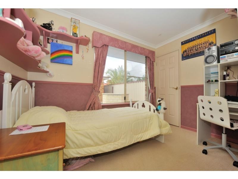 15 Montebourg Meander, Port Kennedy WA 6172