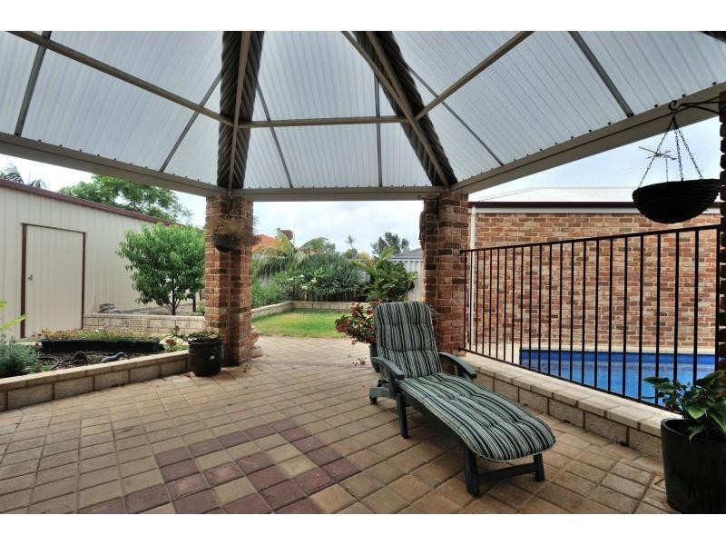 15 Montebourg Meander, Port Kennedy WA 6172