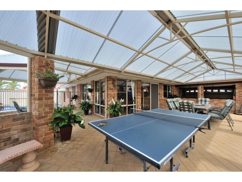 15 Montebourg Meander, Port Kennedy WA 6172