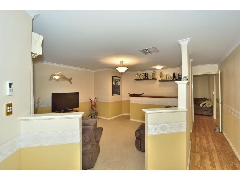 1 Gwalia Mews, Dudley Park WA 6210