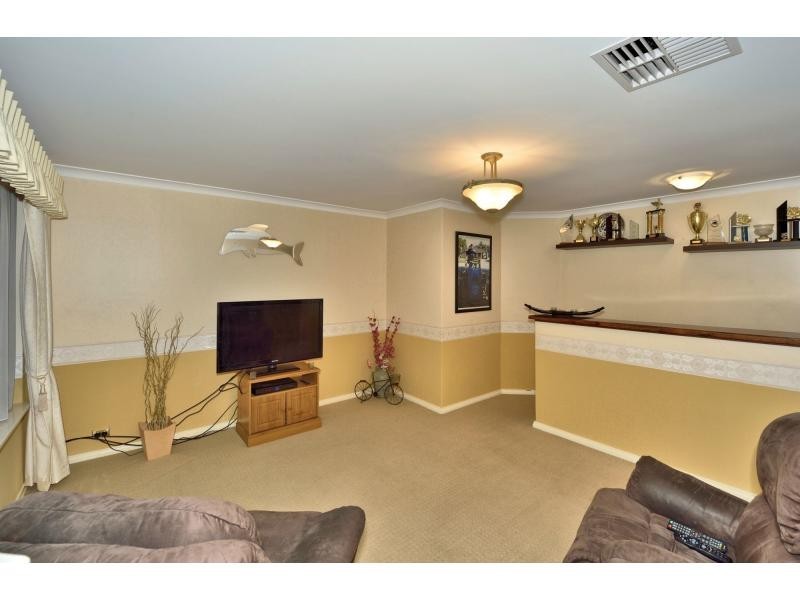 1 Gwalia Mews, Dudley Park WA 6210