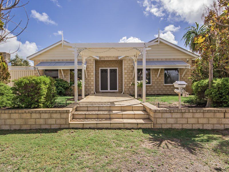 2 Knutsford Crescent, Port Kennedy WA 6172