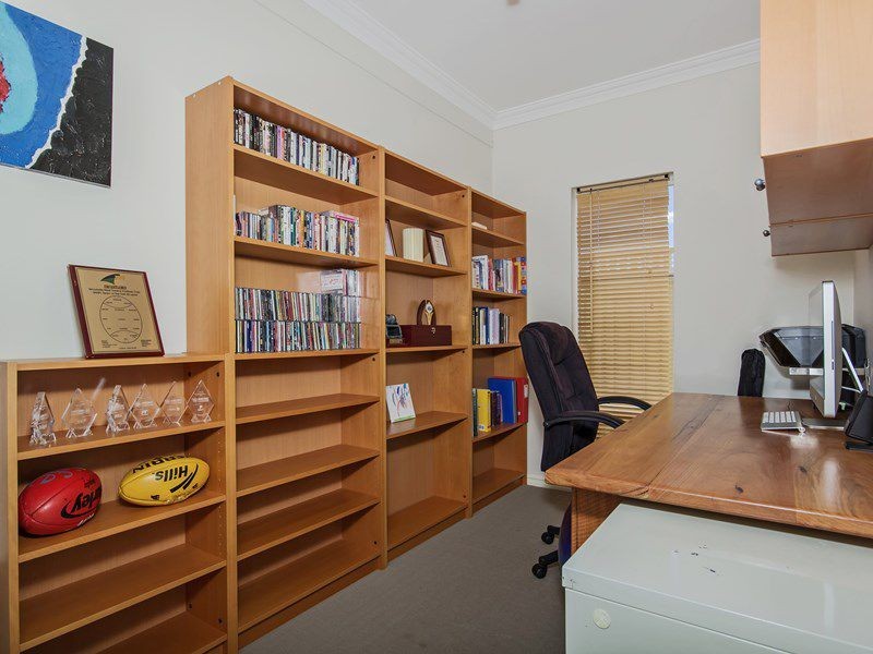 2 Knutsford Crescent, Port Kennedy WA 6172