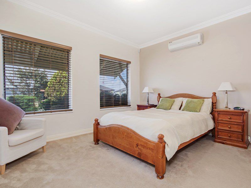2 Knutsford Crescent, Port Kennedy WA 6172