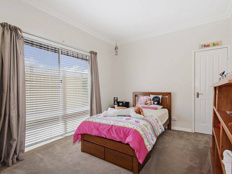 2 Knutsford Crescent, Port Kennedy WA 6172