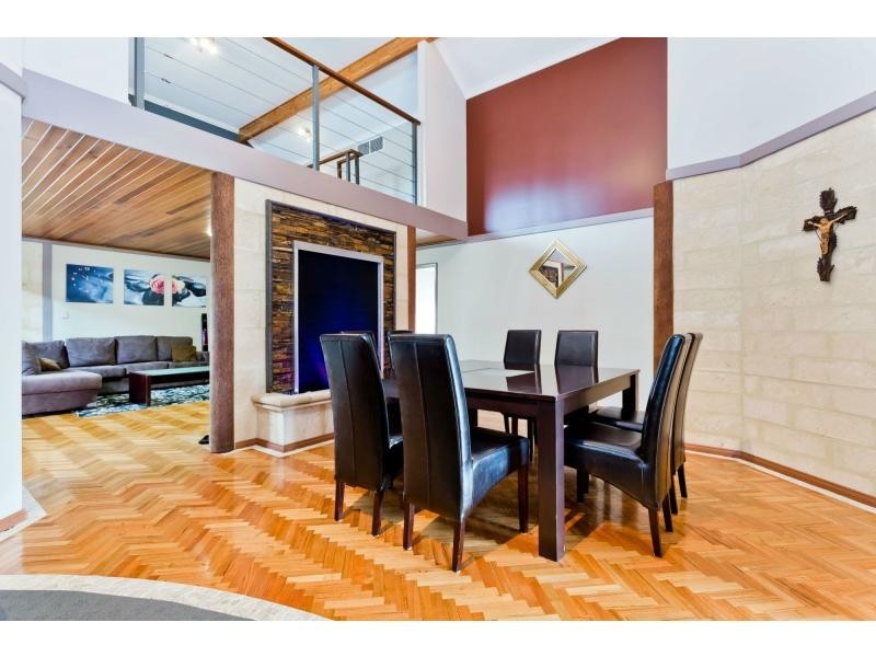 2 Winston Way, Madeley WA 6065