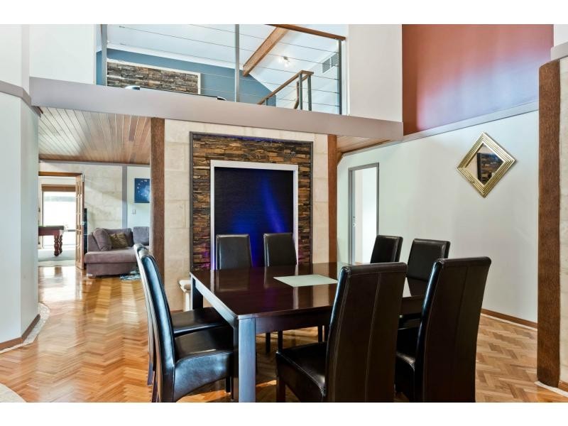 2 Winston Way, Madeley WA 6065