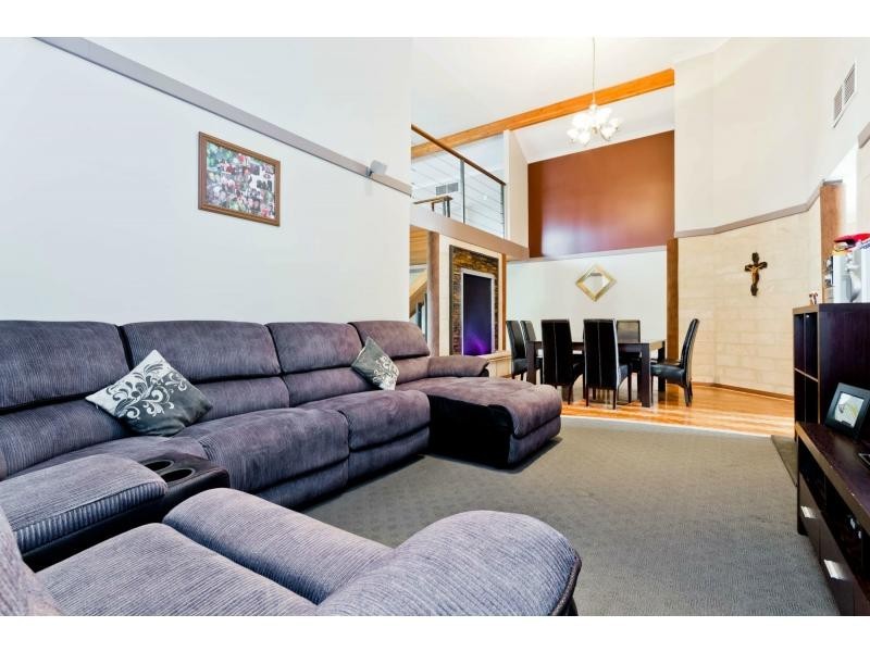 2 Winston Way, Madeley WA 6065