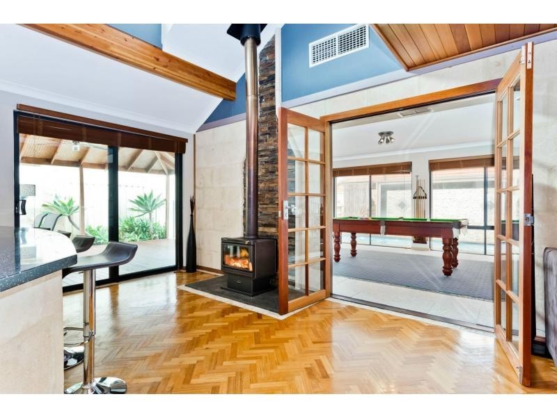 2 Winston Way, Madeley WA 6065