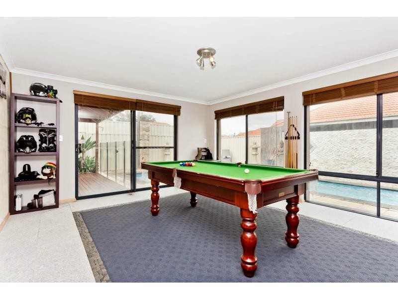 2 Winston Way, Madeley WA 6065