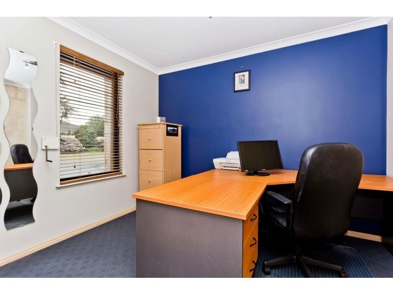 2 Winston Way, Madeley WA 6065