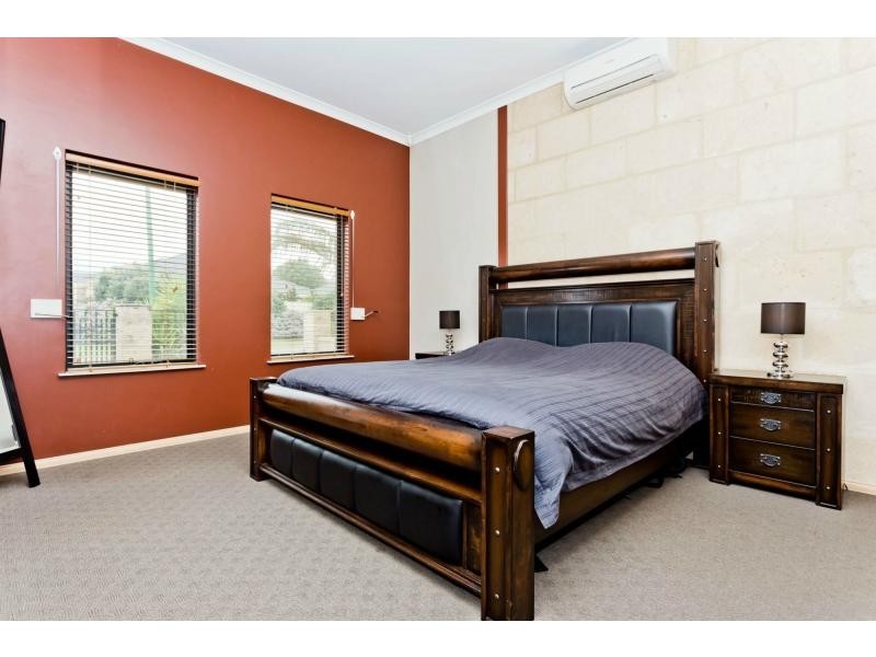 2 Winston Way, Madeley WA 6065