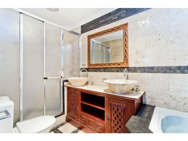 2 Winston Way, Madeley WA 6065