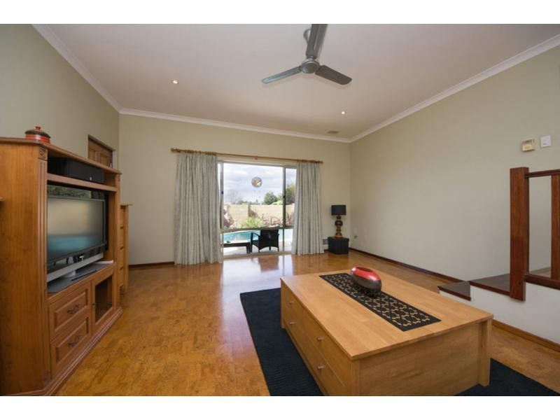 7 Rae Place, Leeming WA 6149