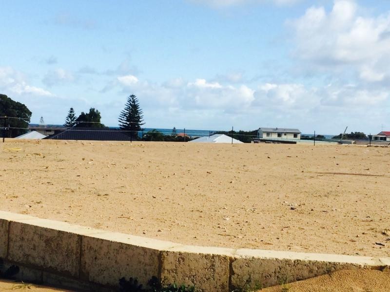 11 Barringarra Concourse, Madora Bay WA 6210