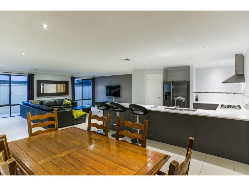 42 Wicklow Circle, Darch WA 6065