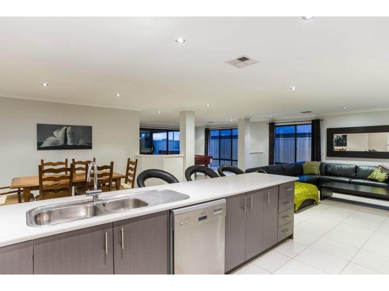 42 Wicklow Circle, Darch WA 6065