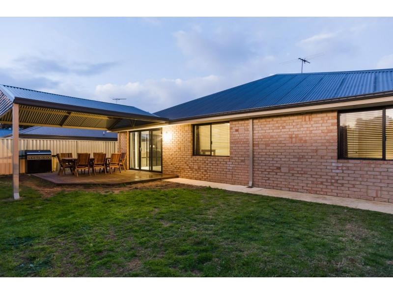 42 Wicklow Circle, Darch WA 6065