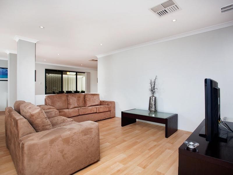 67 Yandella Promenade, Tapping WA 6065