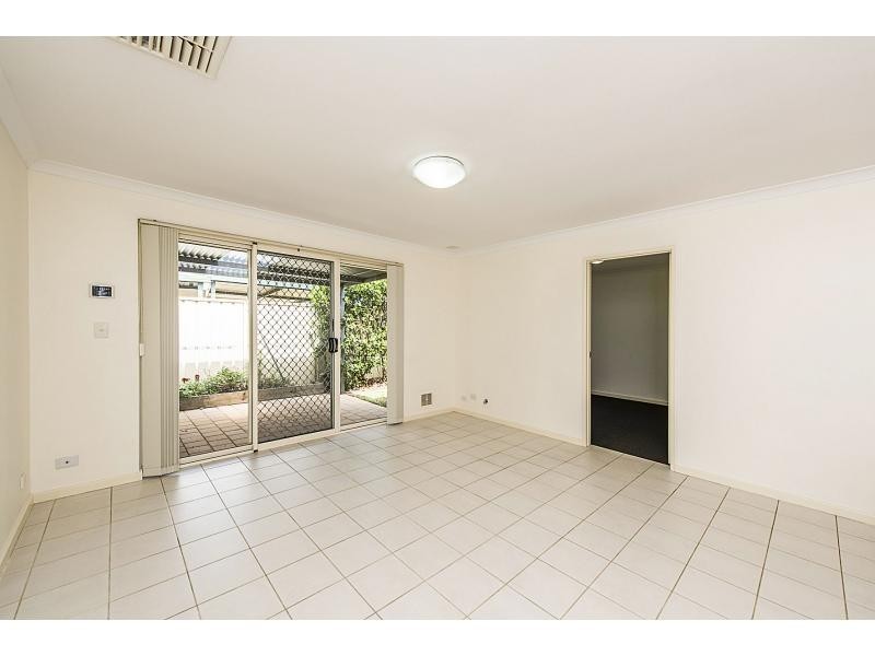 5 Hood Court, Port Kennedy WA 6172