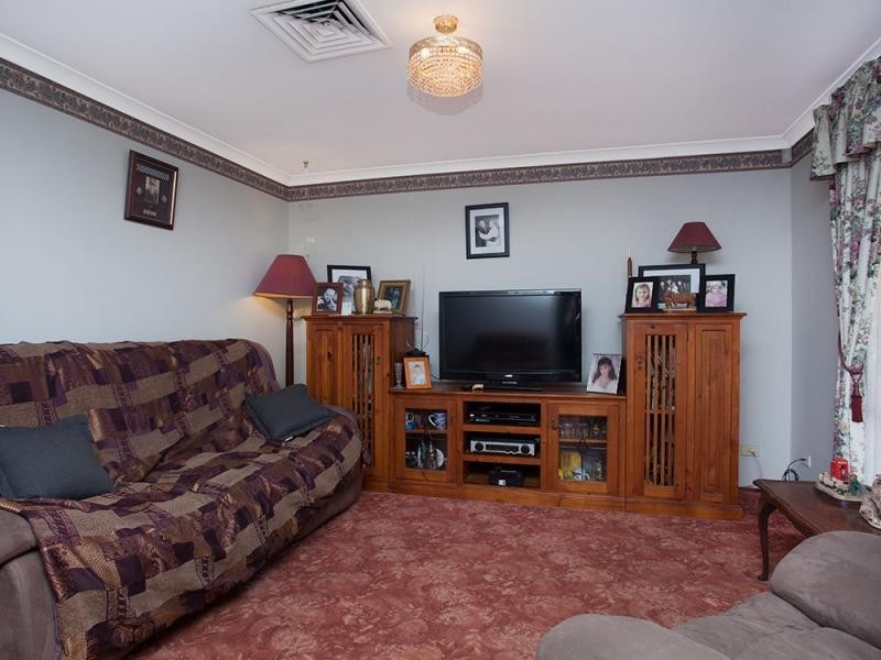 8 Sharpe Close, Waikiki WA 6169