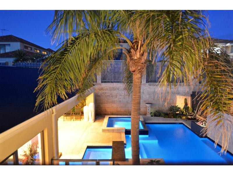 16 Bantry Bend, Mindarie WA 6030