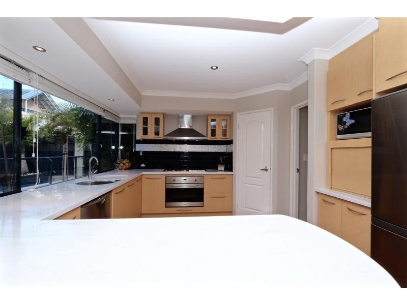 16 Bantry Bend, Mindarie WA 6030