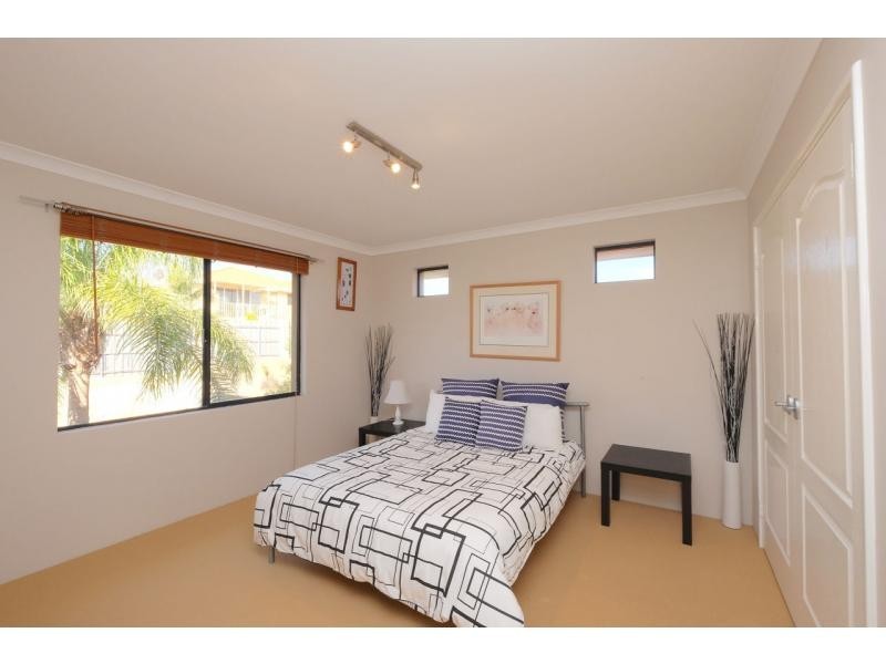 16 Bantry Bend, Mindarie WA 6030