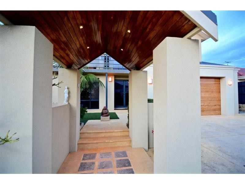 16 Bantry Bend, Mindarie WA 6030