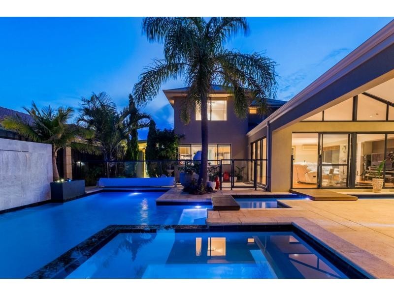 16 Bantry Bend, Mindarie WA 6030