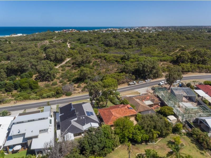 119 Elliott Road, Karrinyup WA 6018